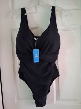 Cupshe Black Twist-Front One-Piece Swimsuit